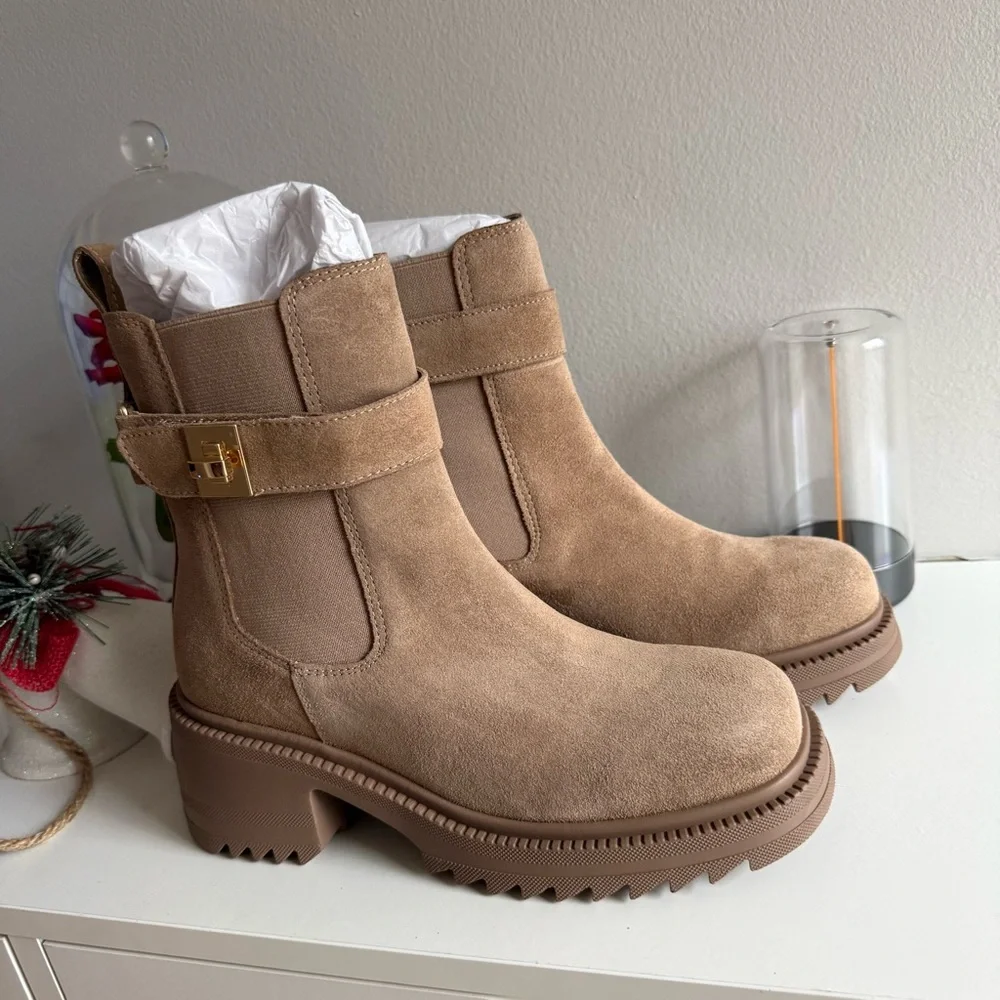 NWT Steve Madden tan suede women’s boots size 7